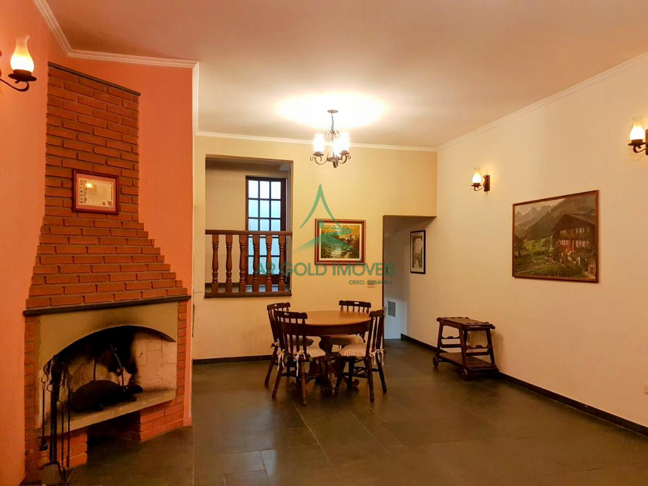 Sobrado à Venda na Lapa | 215m² | 3 Suítes | Planejados | Lareira | 6 Vagas