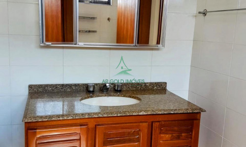 Sobrado à Venda na Lapa | 215m² | 3 Suítes | Planejados | Lareira | 6 Vagas