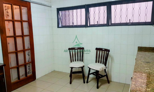 Sobrado à Venda na Lapa | 215m² | 3 Suítes | Planejados | Lareira | 6 Vagas