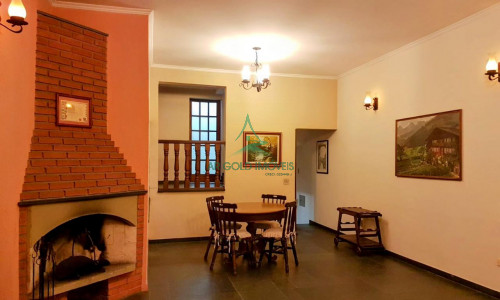 Sobrado à Venda na Lapa | 215m² | 3 Suítes | Planejados | Lareira | 6 Vagas
