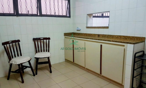 Sobrado à Venda na Lapa | 215m² | 3 Suítes | Planejados | Lareira | 6 Vagas