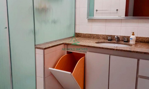 Sobrado à Venda na Lapa | 215m² | 3 Suítes | Planejados | Lareira | 6 Vagas