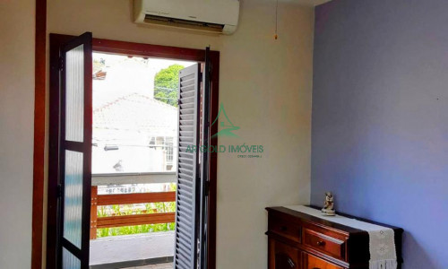Sobrado à Venda na Lapa | 215m² | 3 Suítes | Planejados | Lareira | 6 Vagas