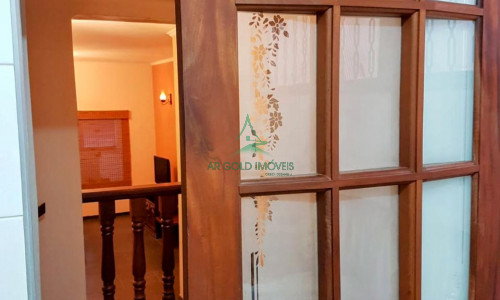 Sobrado à Venda na Lapa | 215m² | 3 Suítes | Planejados | Lareira | 6 Vagas