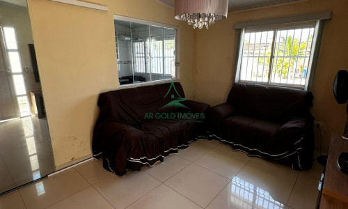 Casa à Venda na Praia da Enseada | 2 Suítes | Piscina | Churrasqueira | 2 Vagas