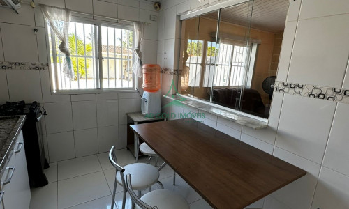 Casa à Venda na Praia da Enseada | 2 Suítes | Piscina | Churrasqueira | 2 Vagas