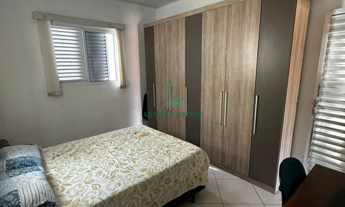 Casa à Venda na Praia da Enseada | 2 Suítes | Piscina | Churrasqueira | 2 Vagas
