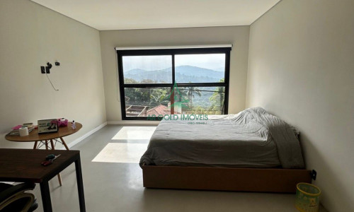 Casa em Condomínio no Parque Petrópolis | 380m² | 4 Suítes | Piscina | Porteira Fechada