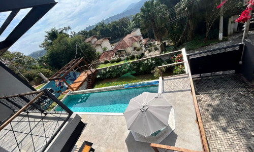 Casa em Condomínio no Parque Petrópolis | 380m² | 4 Suítes | Piscina | Porteira Fechada
