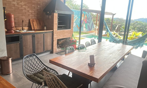 Casa em Condomínio no Parque Petrópolis | 380m² | 4 Suítes | Piscina | Porteira Fechada