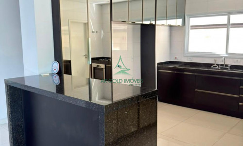 Casa à Venda em Jandira | 417m² | 4 Suítes | Área Gourmet | 5 Vagas | Cond. Reserva Santa Maria