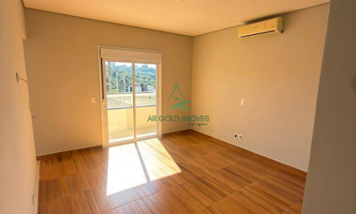 Casa à Venda em Jandira | 417m² | 4 Suítes | Área Gourmet | 5 Vagas | Cond. Reserva Santa Maria
