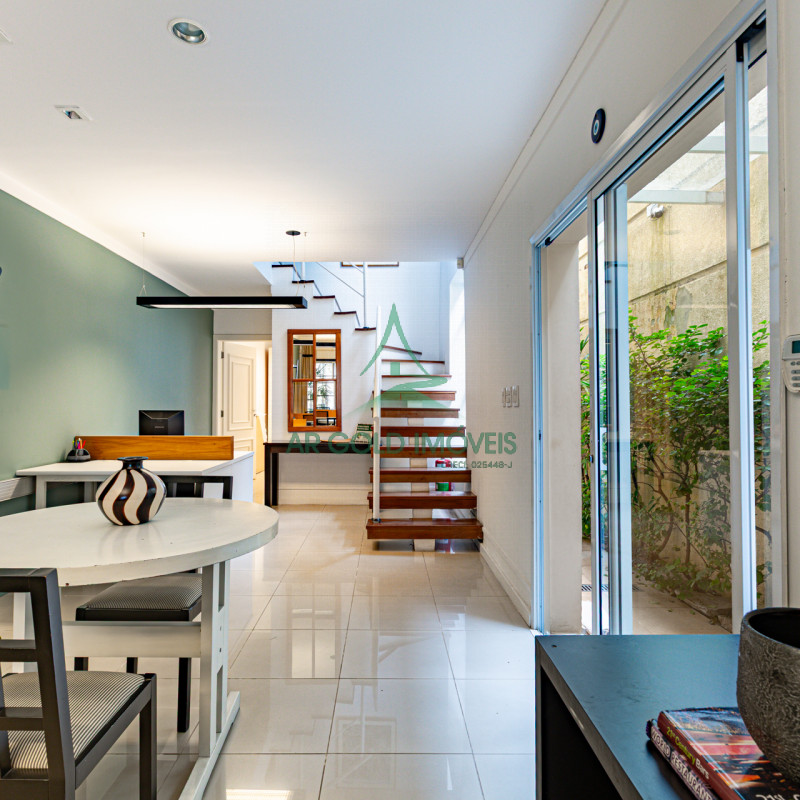 Sobrado à Venda em Perdizes | 172m² | 3 Quartos | Reformado | 3 Suítes | 1 Vaga