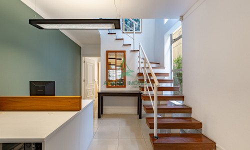 Sobrado à Venda em Perdizes | 172m² | 3 Quartos | Reformado | 3 Suítes | 1 Vaga