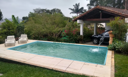 Casa à Venda em Cotia | 890m² | 4 Quartos | 2 Suítes | Piscina | 6 Vagas | Chácaras da Represinha