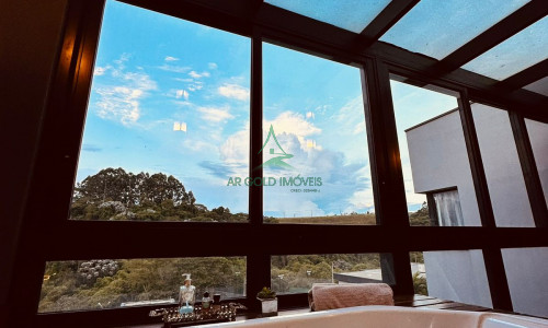 Casa à Venda em Alphaville | 460m² | 5 Suítes | Piscina Aquecida | 4 Vagas | Campos do Conde