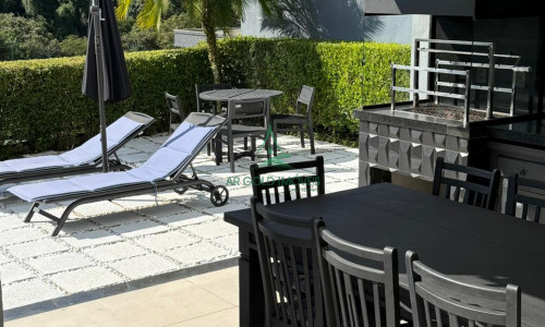 Casa à Venda em Alphaville | 460m² | 5 Suítes | Piscina Aquecida | 4 Vagas | Campos do Conde