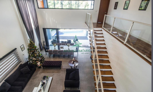 Casa à Venda em Alphaville | 460m² | 5 Suítes | Piscina Aquecida | 4 Vagas | Campos do Conde