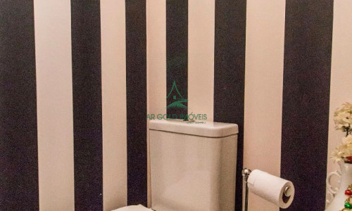 Casa à Venda em Alphaville | 460m² | 5 Suítes | Piscina Aquecida | 4 Vagas | Campos do Conde