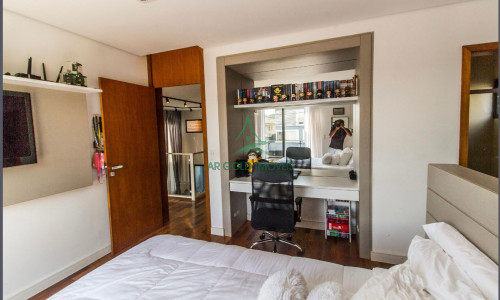 Casa à Venda em Alphaville | 460m² | 5 Suítes | Piscina Aquecida | 4 Vagas | Campos do Conde